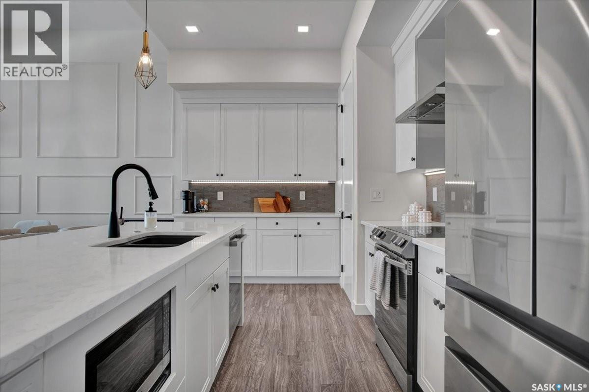 411 Dagnone Terrace, Saskatoon, SK - Indoor Photo Showing Kitchen With Upgraded Kitchen