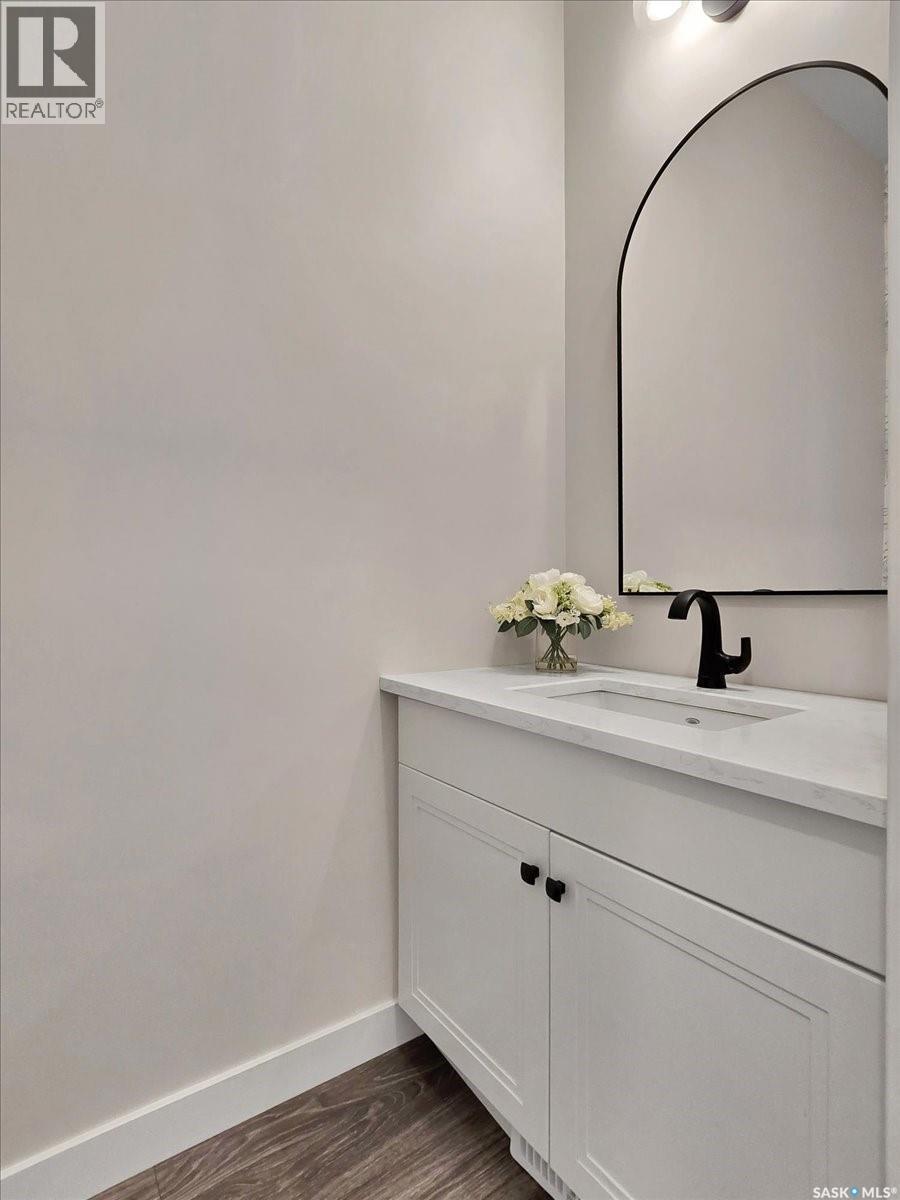 411 Dagnone Terrace, Saskatoon, SK - Indoor Photo Showing Bathroom