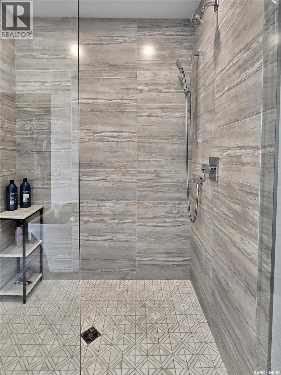 411 Dagnone Terrace, Saskatoon, SK - Indoor Photo Showing Bathroom