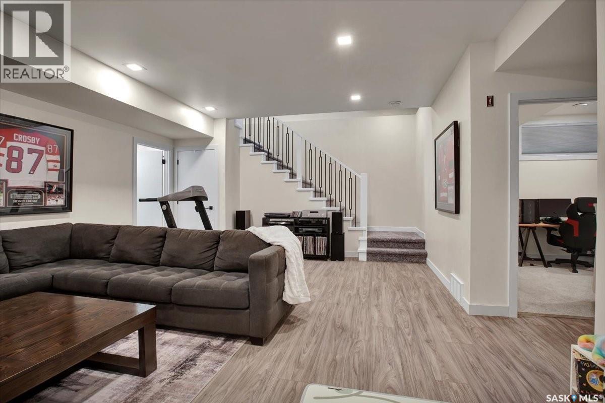 411 Dagnone Terrace, Saskatoon, SK - Indoor Photo Showing Living Room