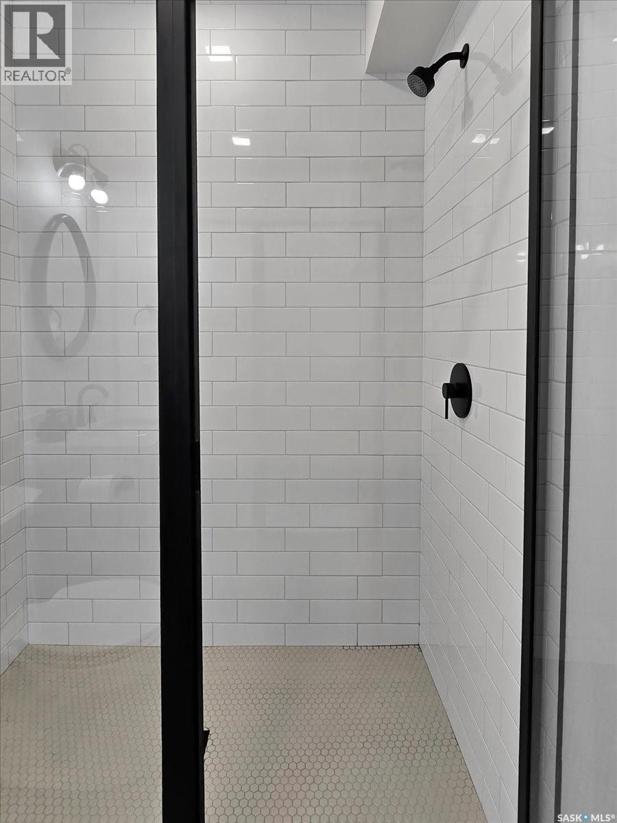 411 Dagnone Terrace, Saskatoon, SK - Indoor Photo Showing Bathroom