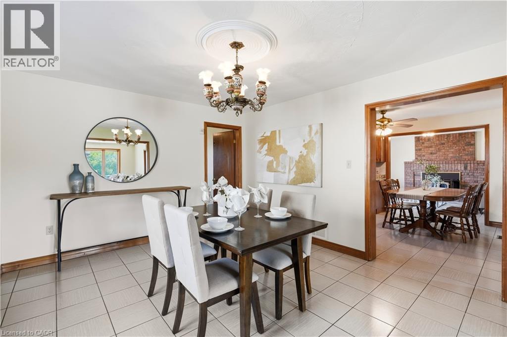 18 Marcel Place, Hamilton, ON - Indoor Photo Showing Dining Room
