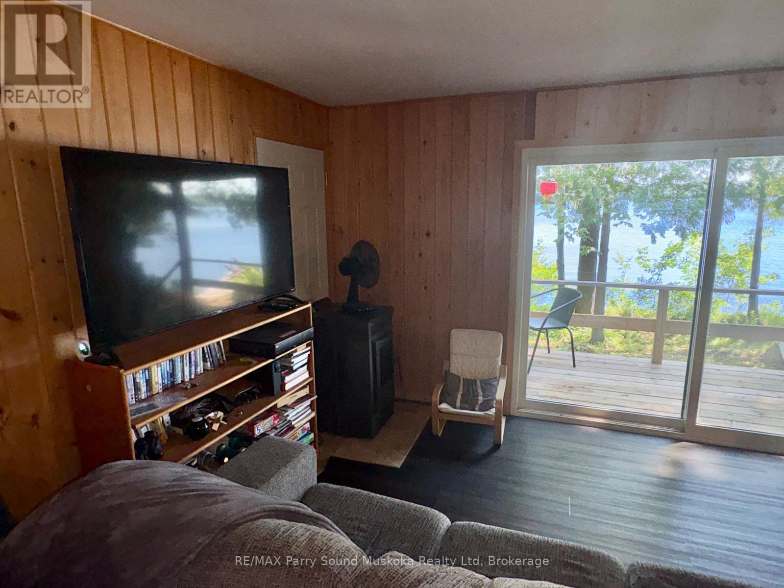 3 Robinson Road, Magnetawan (Ahmic Harbour), ON - Indoor