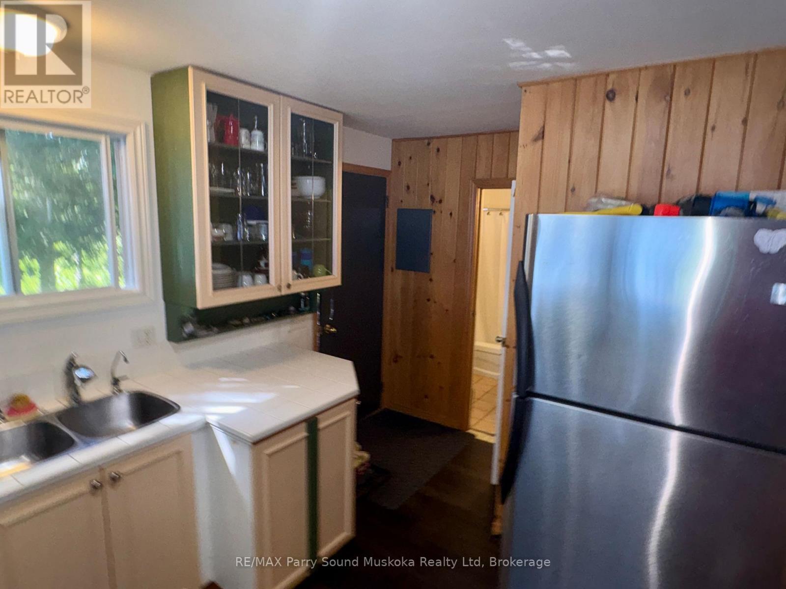 3 Robinson Road, Magnetawan (Ahmic Harbour), ON - Indoor Photo Showing Kitchen With Double Sink