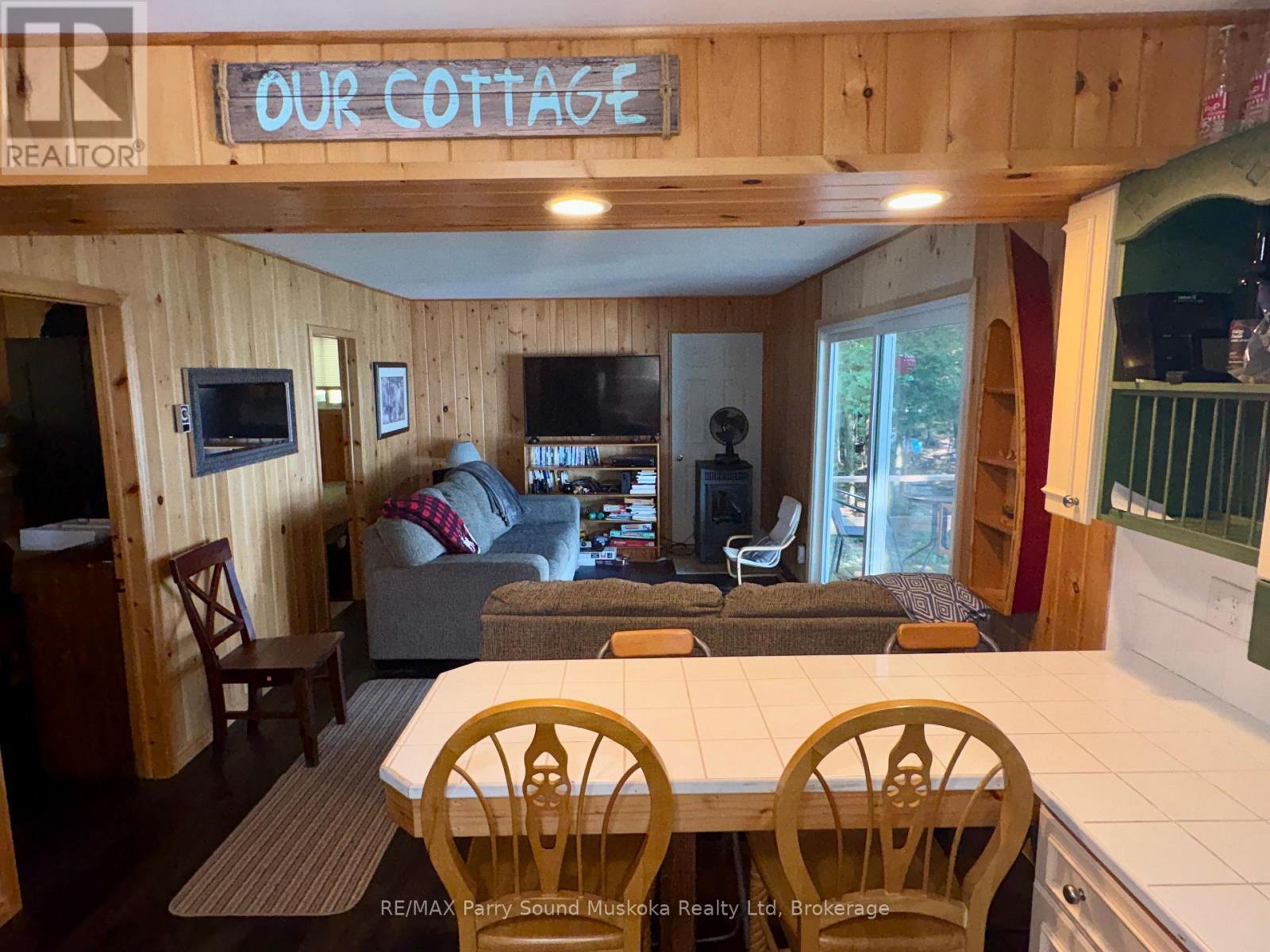 3 Robinson Road, Magnetawan (Ahmic Harbour), ON - Indoor