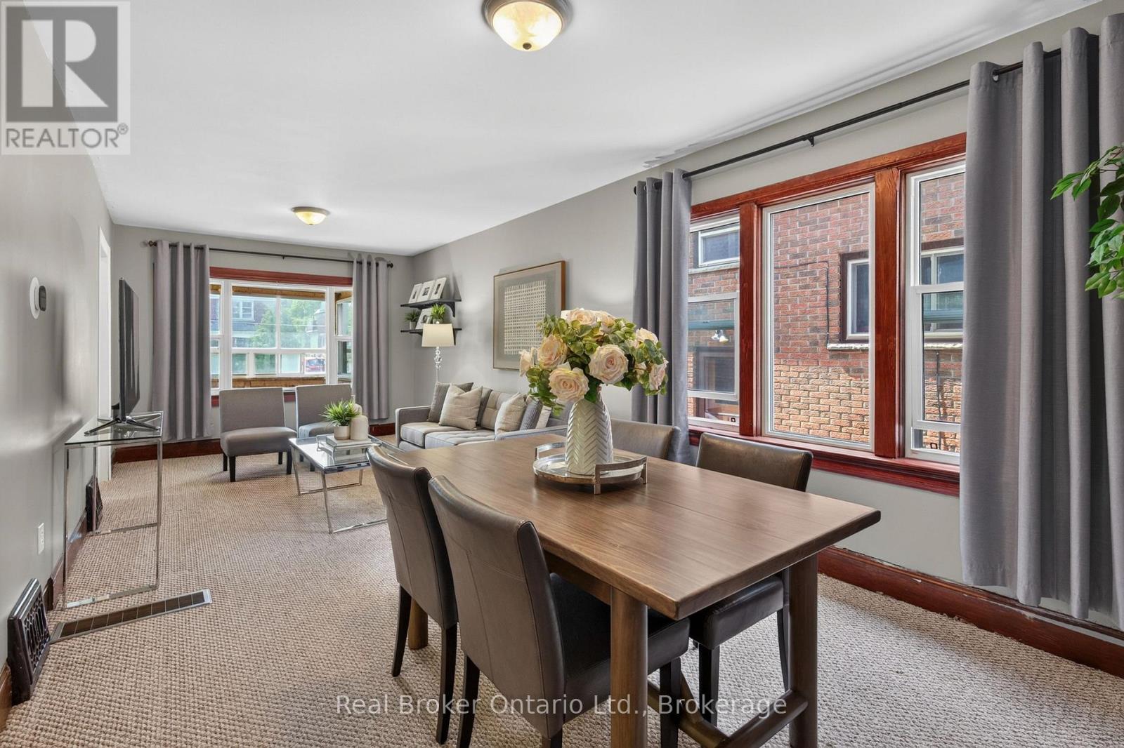 2 Herlan Avenue, Kitchener, ON - Indoor
