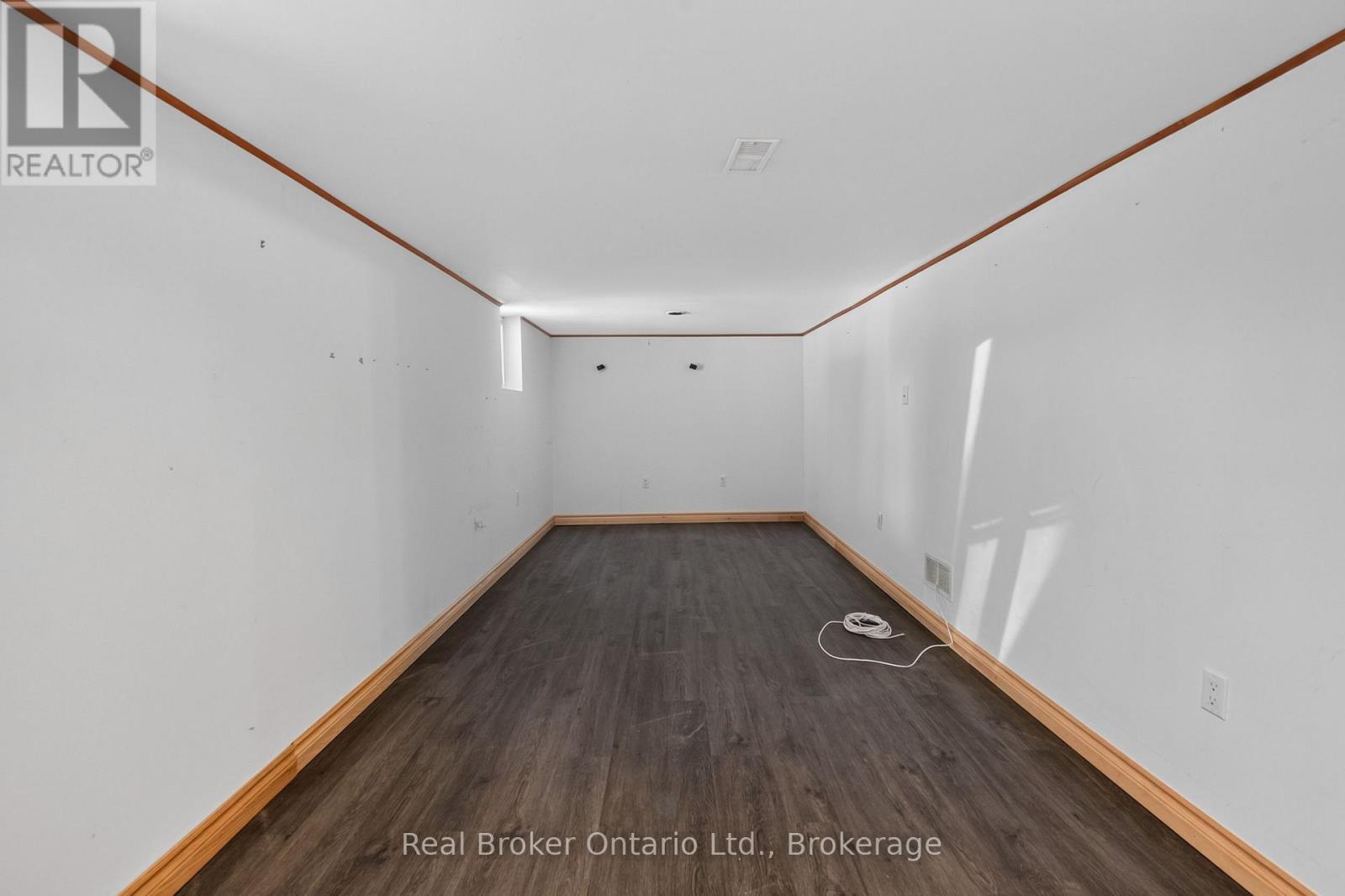 2 Herlan Avenue, Kitchener, ON - Indoor Photo Showing Other Room