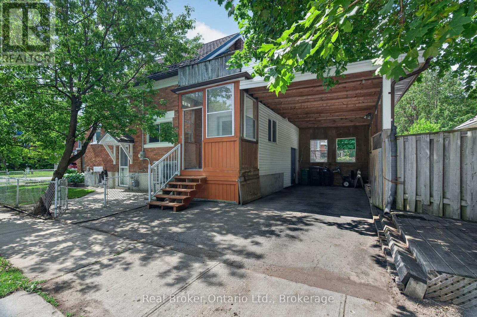 2 Herlan Avenue, Kitchener, ON - Outdoor