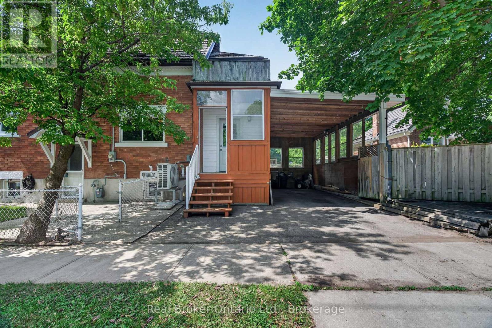 2 Herlan Avenue, Kitchener, ON - Outdoor