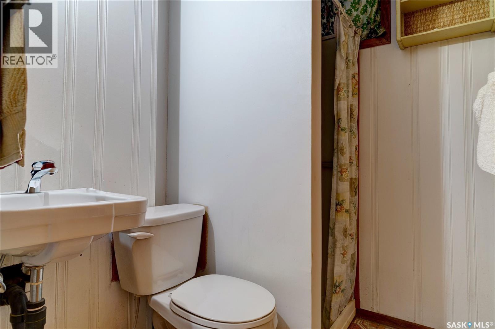 180 Osler Street, Regina, SK - Indoor Photo Showing Bathroom