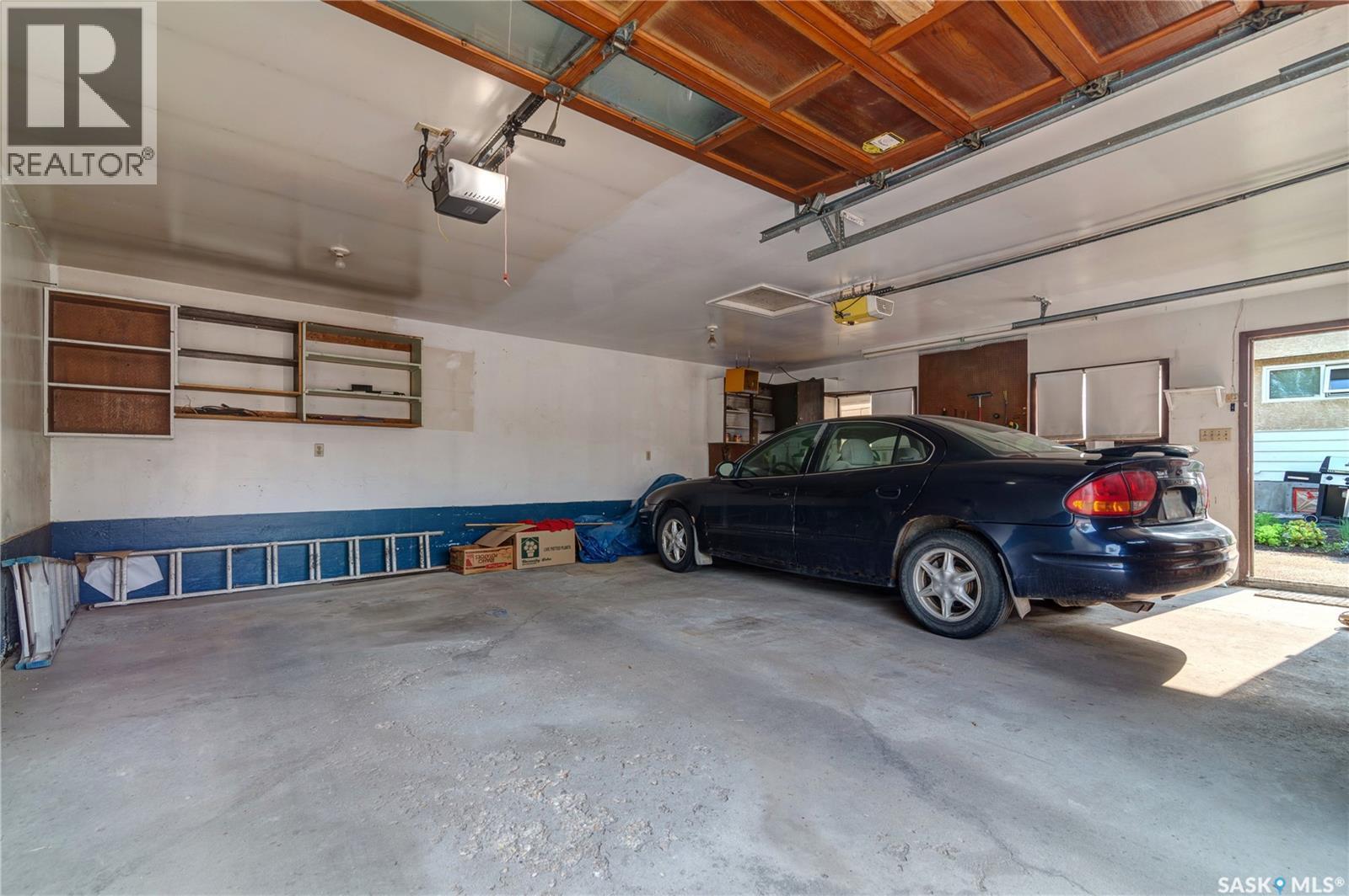 180 Osler Street, Regina, SK - Indoor Photo Showing Garage