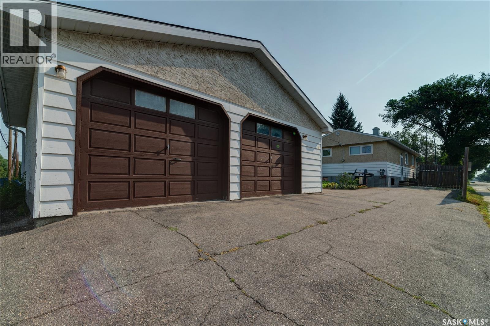 180 Osler Street, Regina, SK - Outdoor
