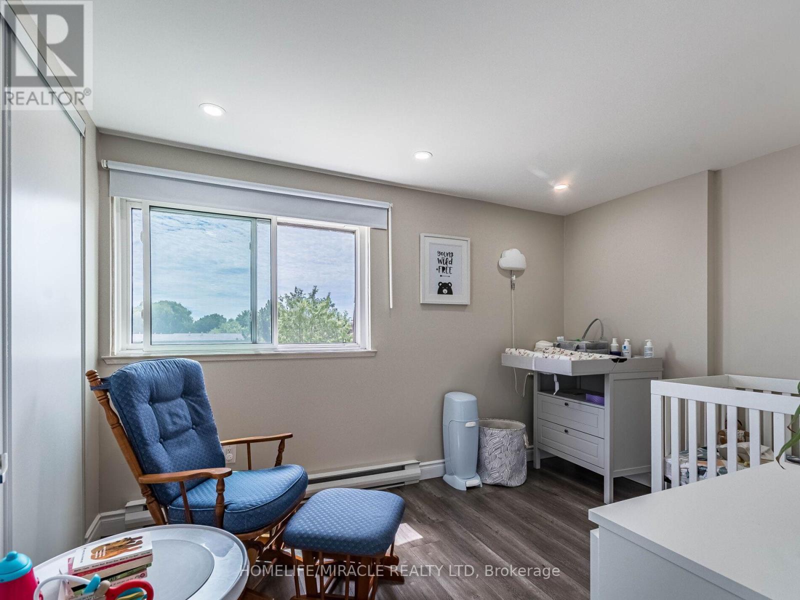 124 - 180 Mississauga Valley Boulevard, Mississauga, ON - Indoor Photo Showing Bedroom
