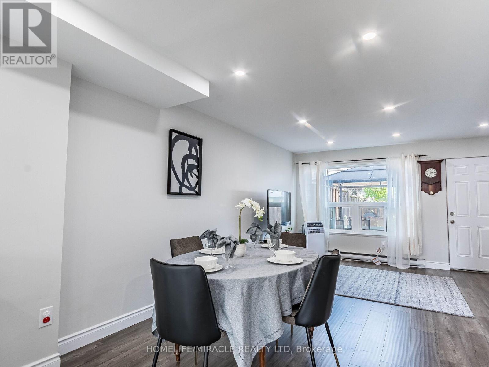 124 - 180 Mississauga Valley Boulevard, Mississauga, ON - Indoor Photo Showing Dining Room