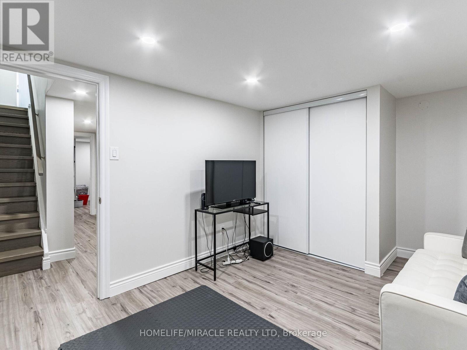 124 - 180 Mississauga Valley Boulevard, Mississauga, ON - Indoor