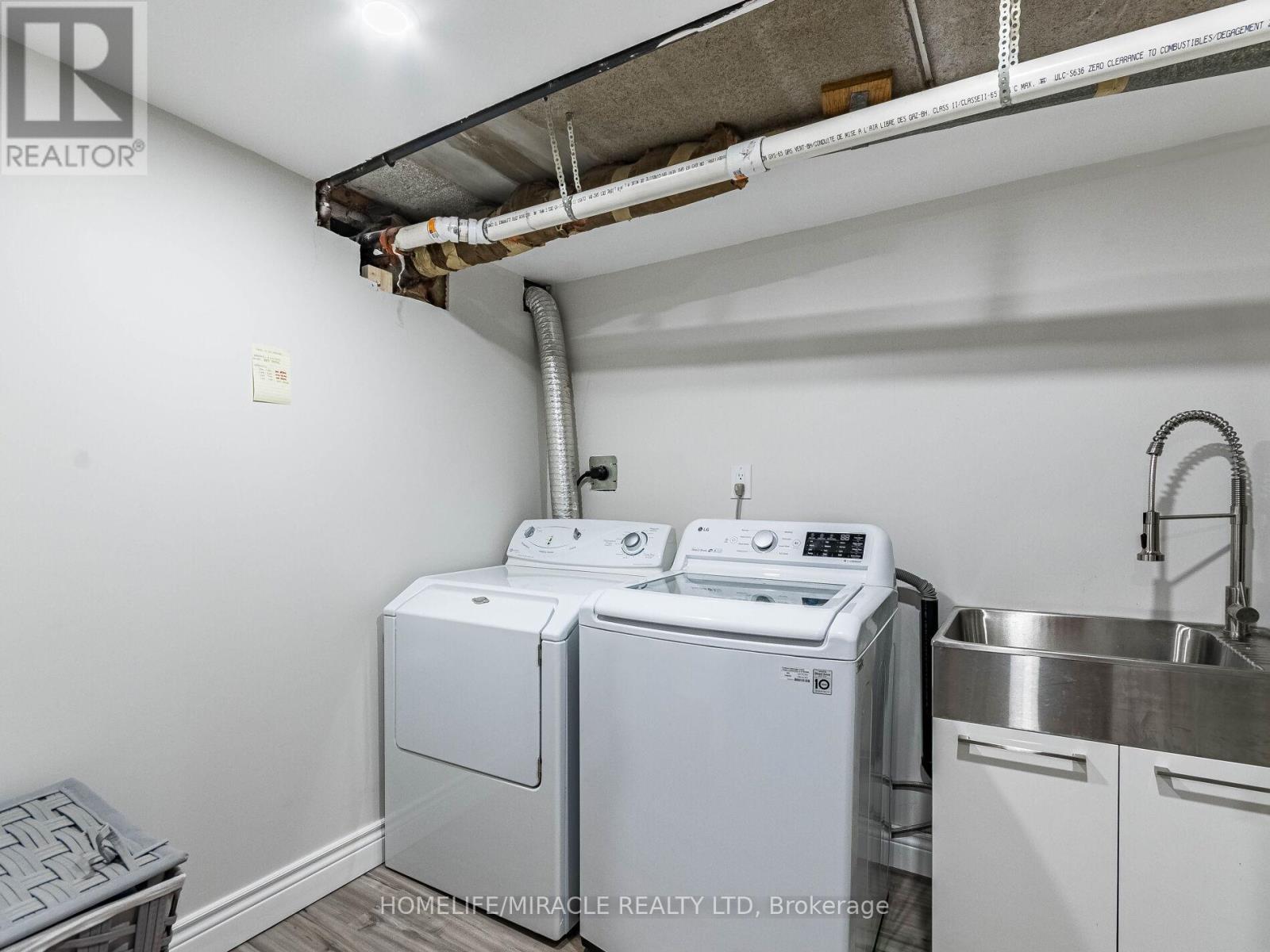 124 - 180 Mississauga Valley Boulevard, Mississauga, ON - Indoor Photo Showing Laundry Room