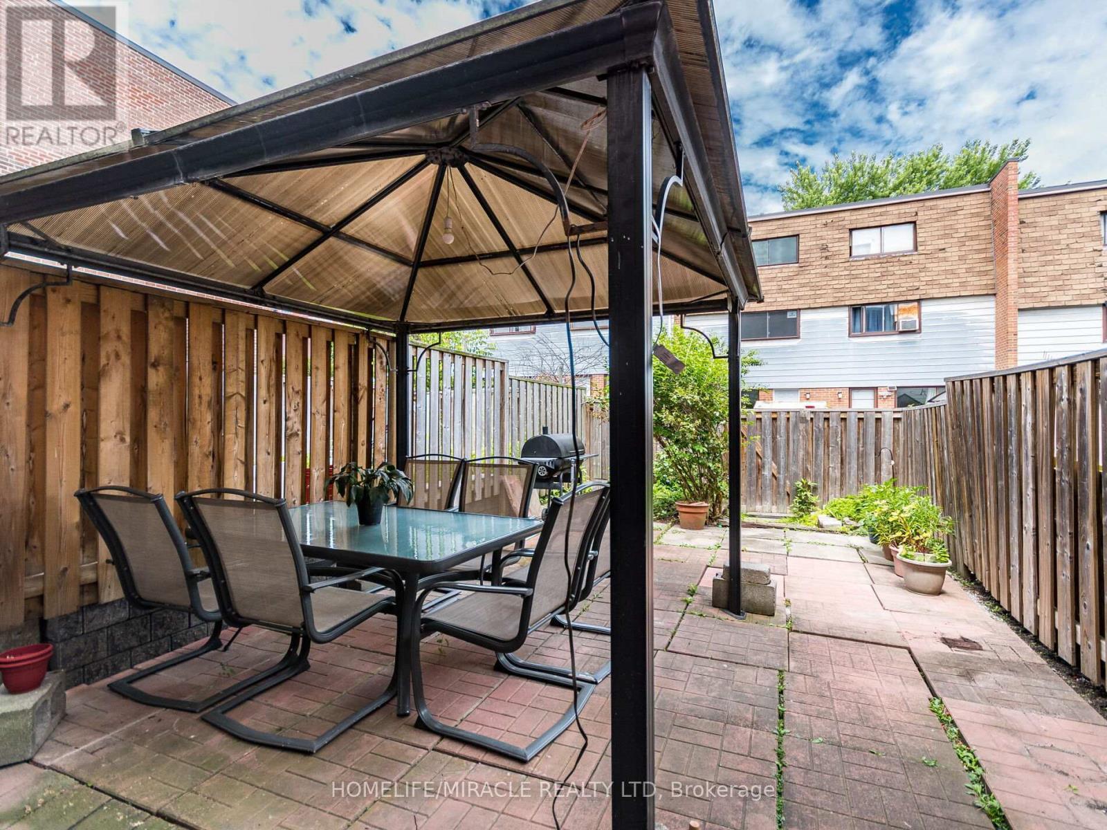 124 - 180 Mississauga Valley Boulevard, Mississauga, ON - Outdoor With Exterior