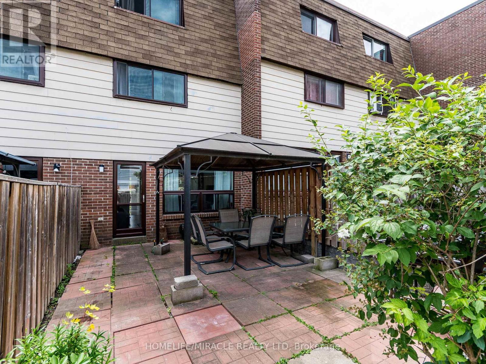 124 - 180 Mississauga Valley Boulevard, Mississauga, ON - Outdoor With Deck Patio Veranda