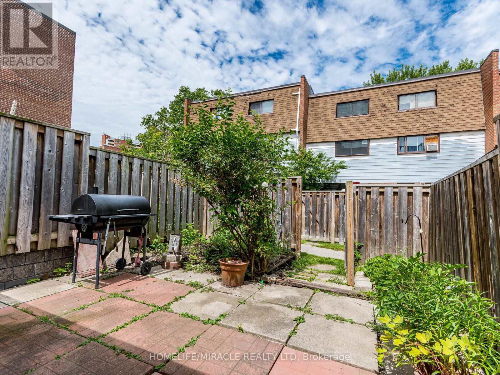 124 - 180 Mississauga Valley Boulevard, Mississauga, ON - Outdoor