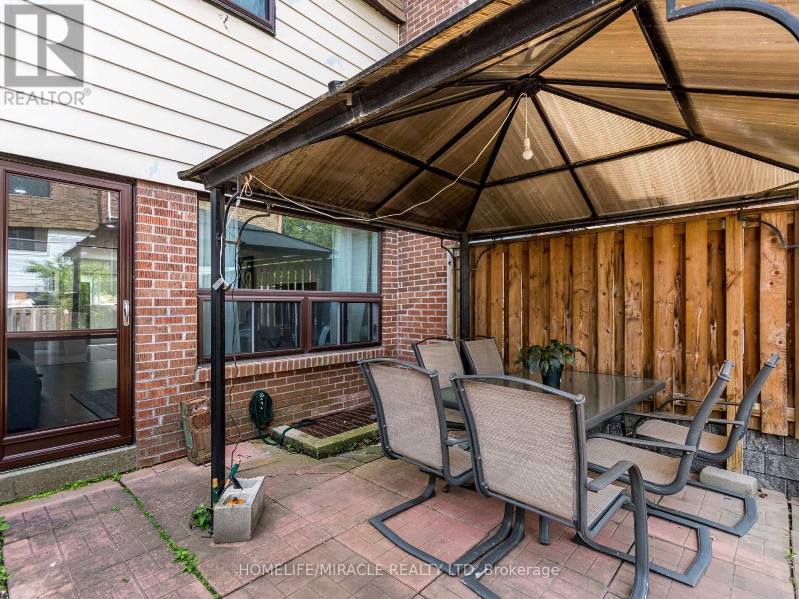124 - 180 Mississauga Valley Boulevard, Mississauga, ON - Outdoor With Exterior