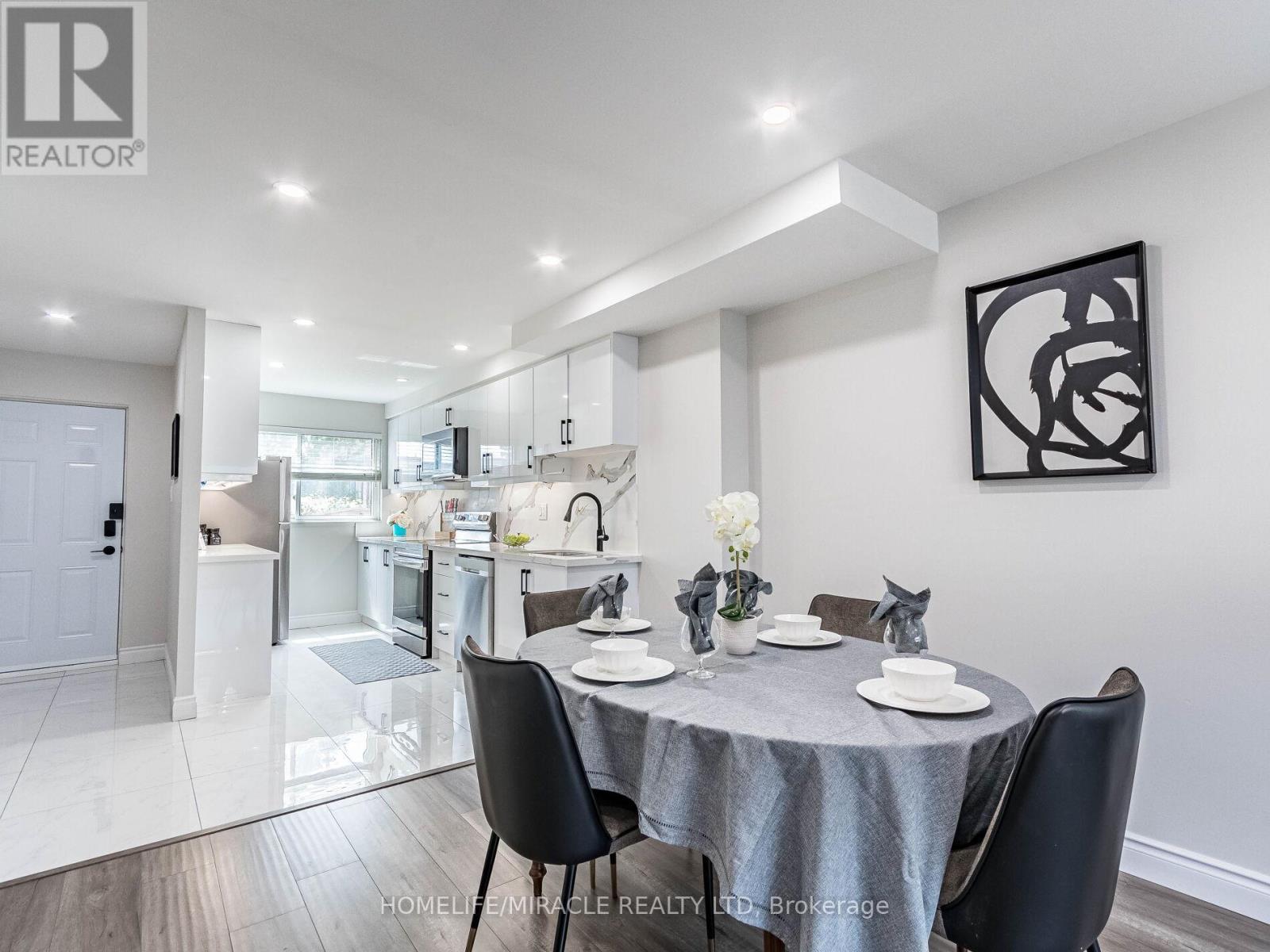 124 - 180 Mississauga Valley Boulevard, Mississauga, ON - Indoor Photo Showing Dining Room