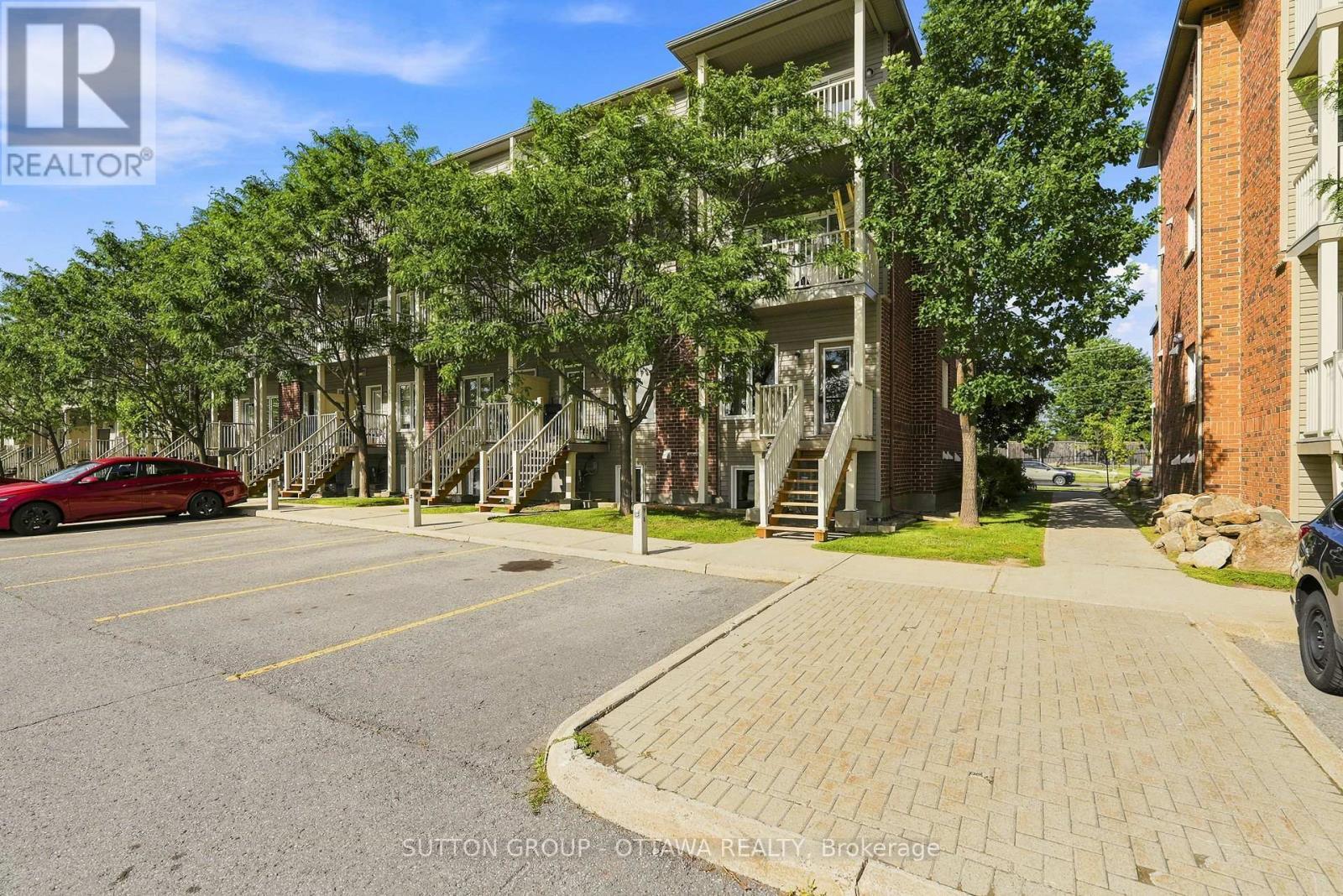 End Unit Condo w/ view of Stairs to Deck - 2563 Longfields Drive, Ottawa, ON - Outdoor