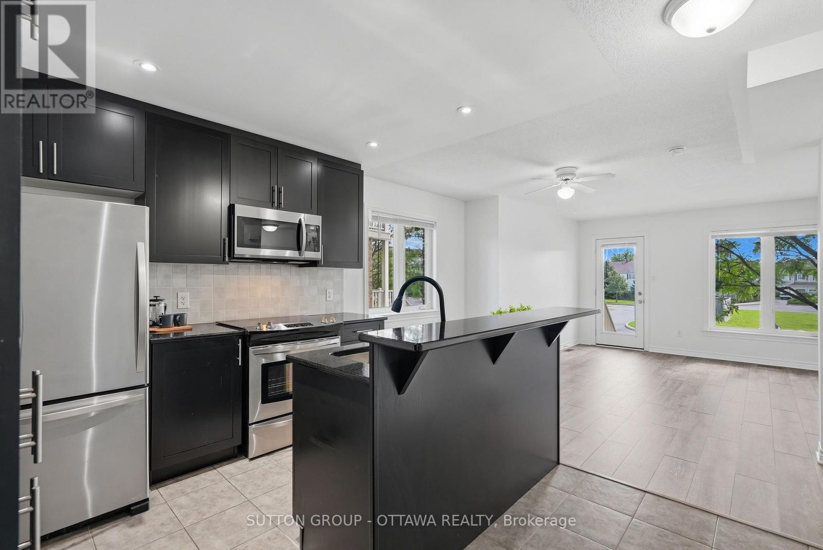 Kitchen - Stainless Steel Appliances - 2563 Longfields Drive, Ottawa, ON - Indoor Photo Showing Kitchen With Stainless Steel Kitchen With Upgraded Kitchen