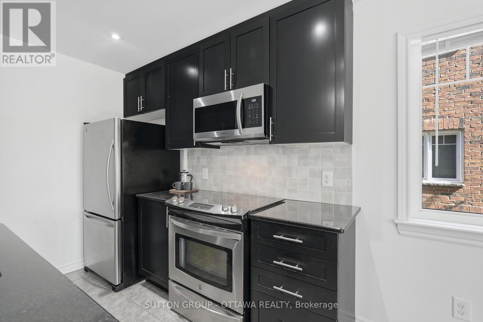 Kitchen - 2563 Longfields Drive, Ottawa, ON - Indoor Photo Showing Kitchen With Stainless Steel Kitchen