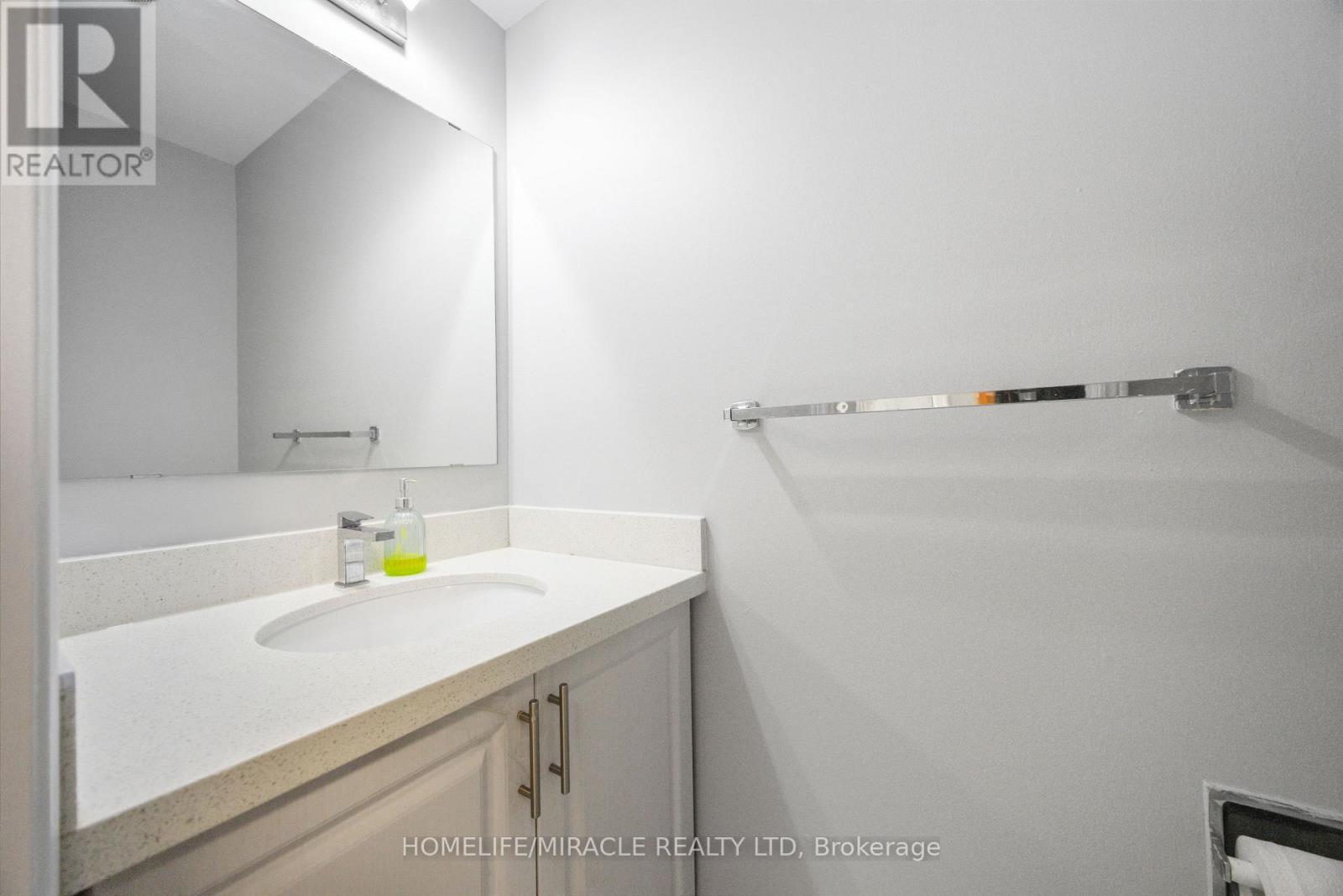 8 Lansbury Drive, Toronto, ON - Indoor Photo Showing Bathroom