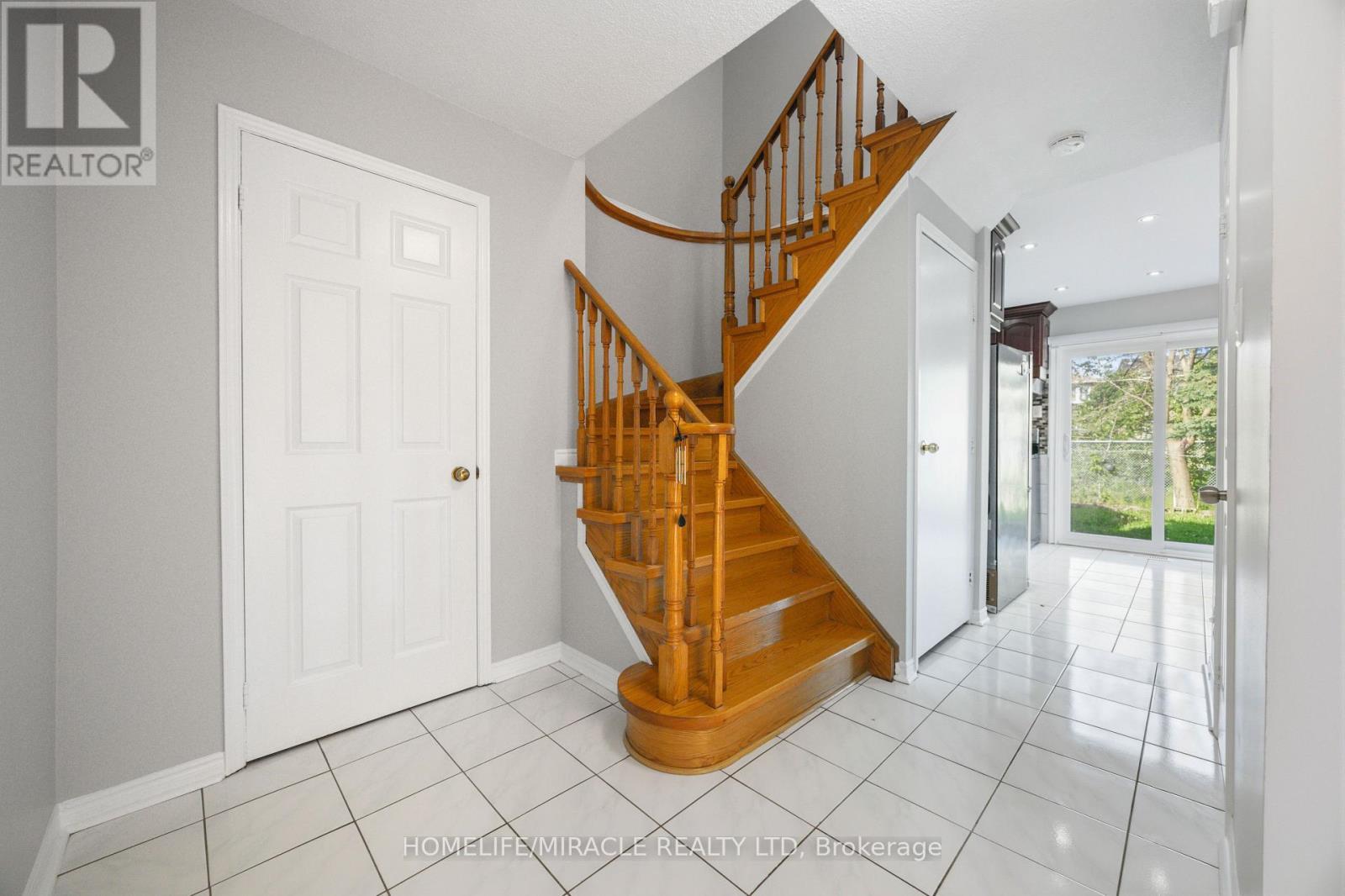 8 Lansbury Drive, Toronto, ON - Indoor Photo Showing Other Room
