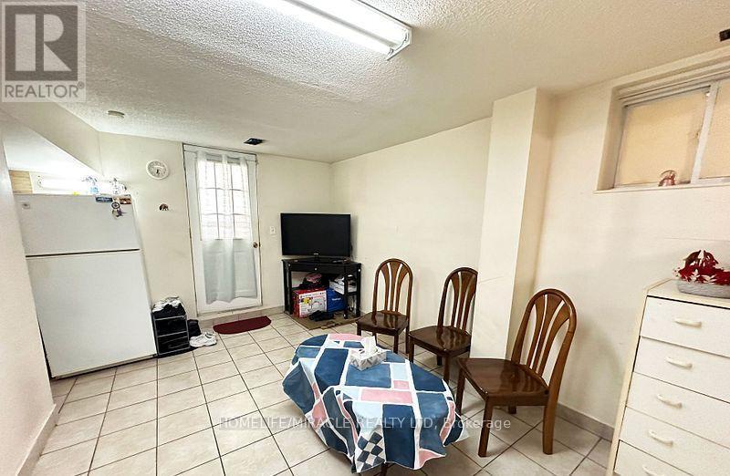 8 Lansbury Drive, Toronto, ON - Indoor