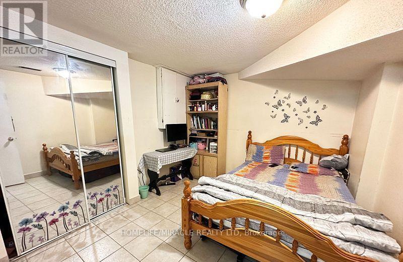 8 Lansbury Drive, Toronto, ON - Indoor Photo Showing Bedroom
