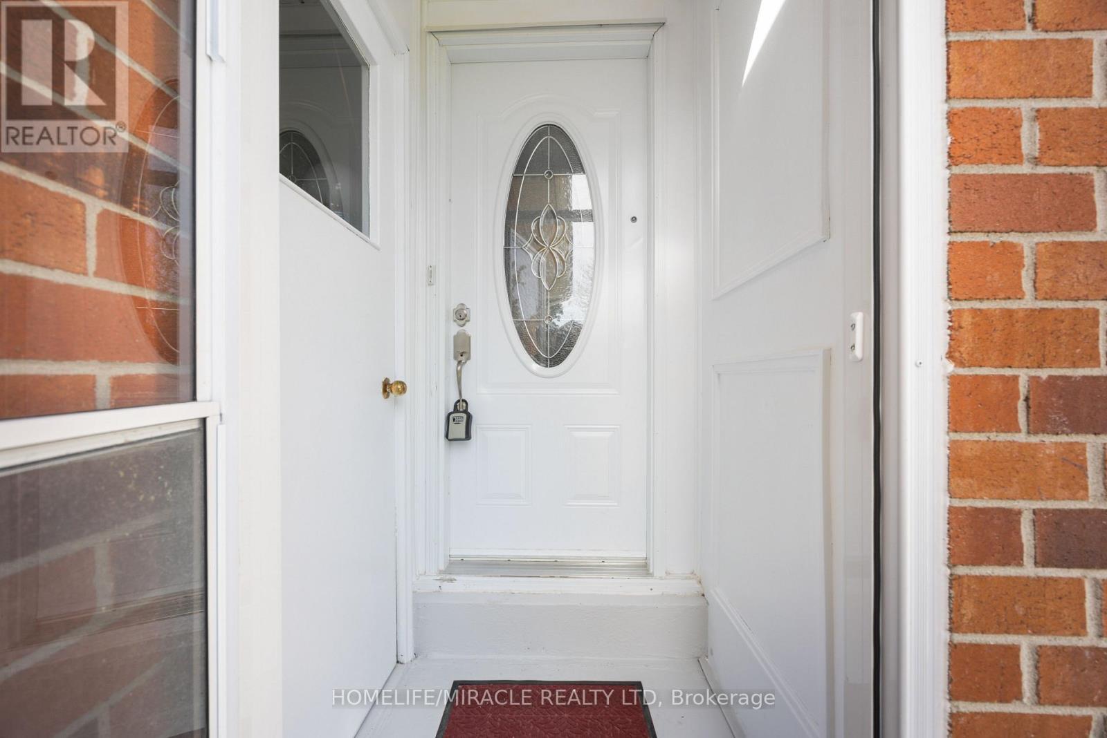 8 Lansbury Drive, Toronto, ON - Indoor Photo Showing Other Room