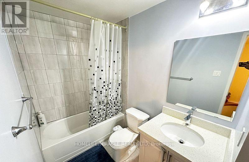 8 Lansbury Drive, Toronto, ON - Indoor Photo Showing Bathroom