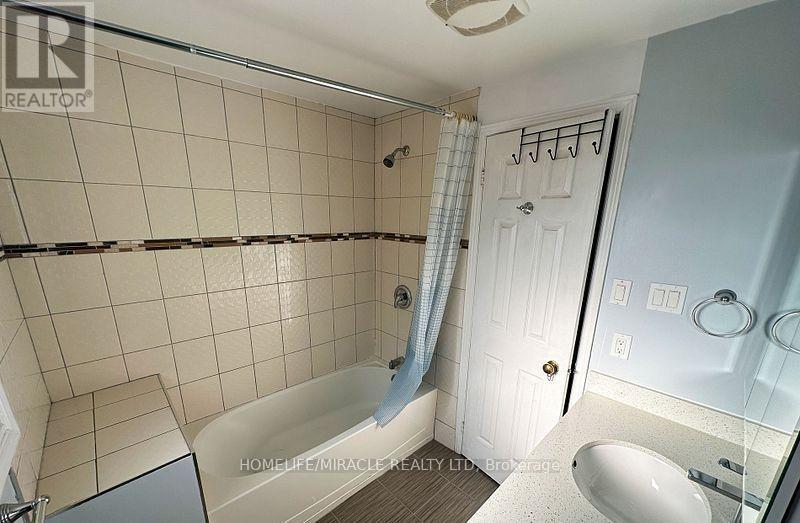 8 Lansbury Drive, Toronto, ON - Indoor Photo Showing Bathroom