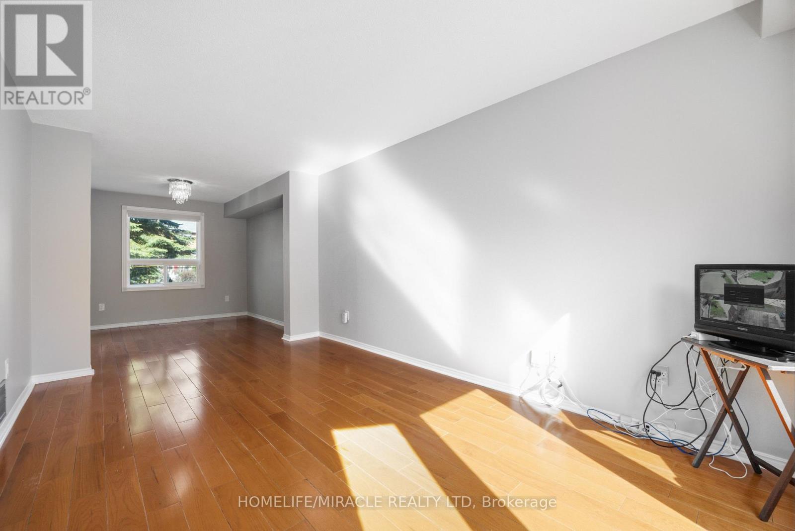 8 Lansbury Drive, Toronto, ON - Indoor