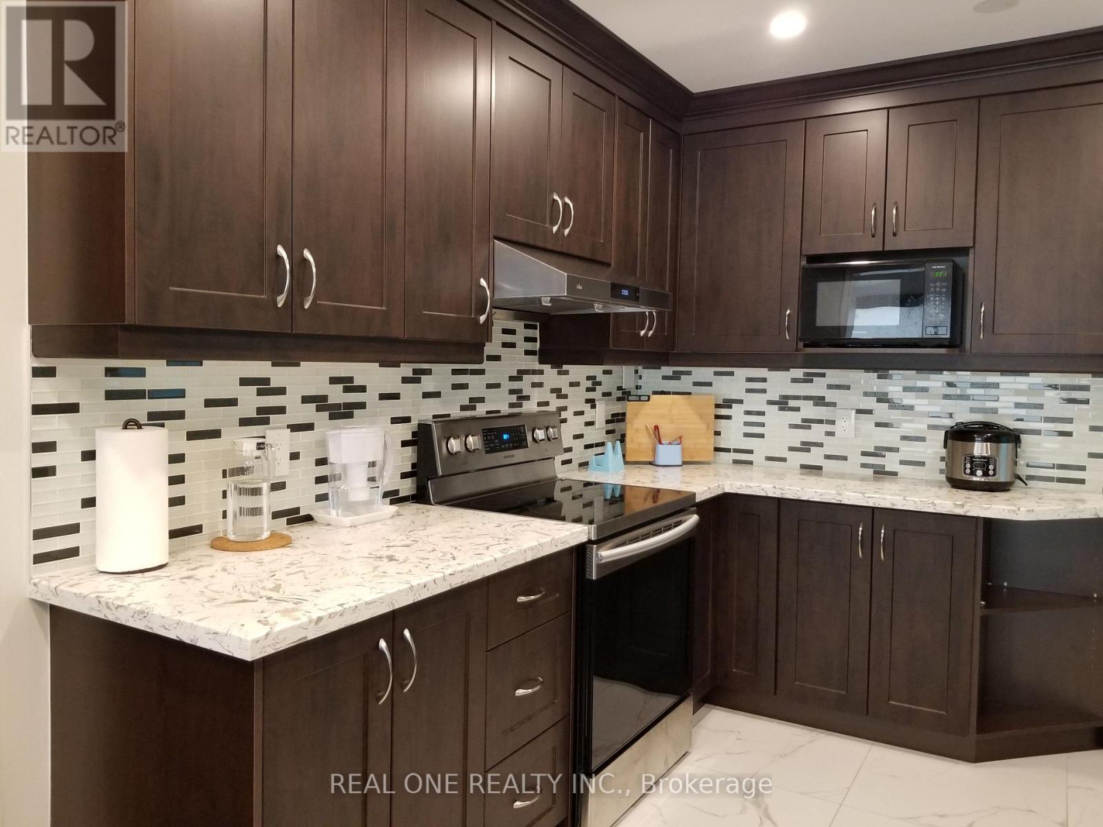 Kitchen 2 - 26 Applefield Drive, Toronto, ON - Indoor Photo Showing Kitchen With Upgraded Kitchen