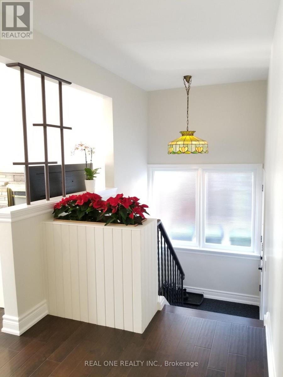 Foyer 2 - 26 Applefield Drive, Toronto, ON - Indoor