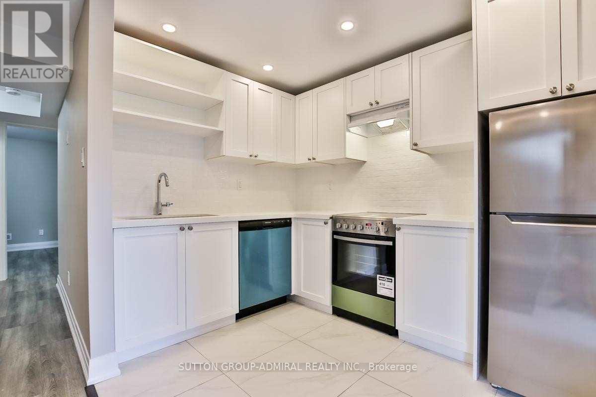 99 Maple Sugar Lane, Vaughan, ON - Indoor Photo Showing Kitchen