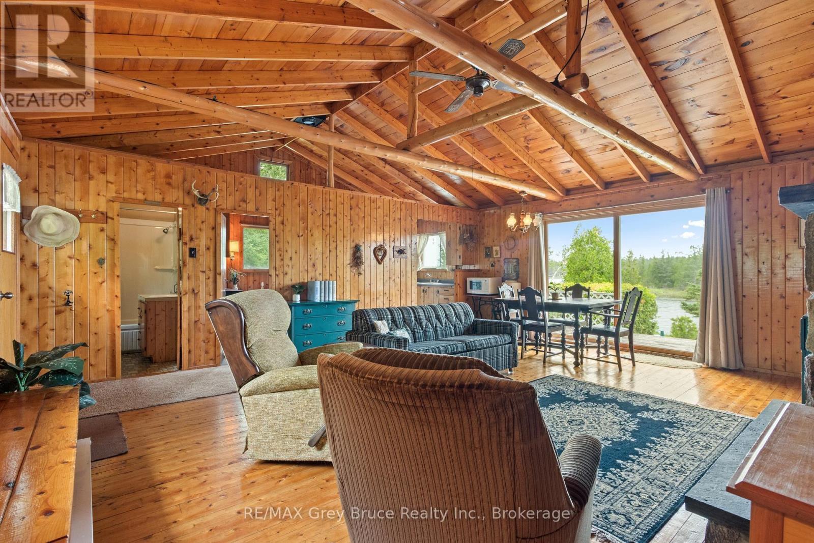 263 Eagle Road, Northern Bruce Peninsula, ON - Indoor Photo Showing Living Room