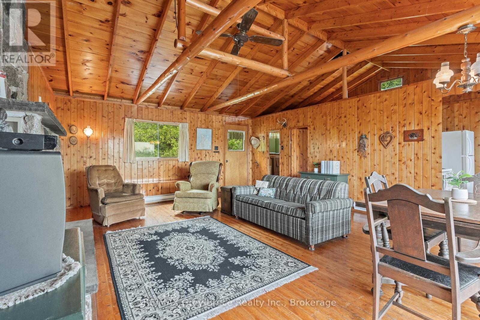 263 Eagle Road, Northern Bruce Peninsula, ON - Indoor Photo Showing Living Room