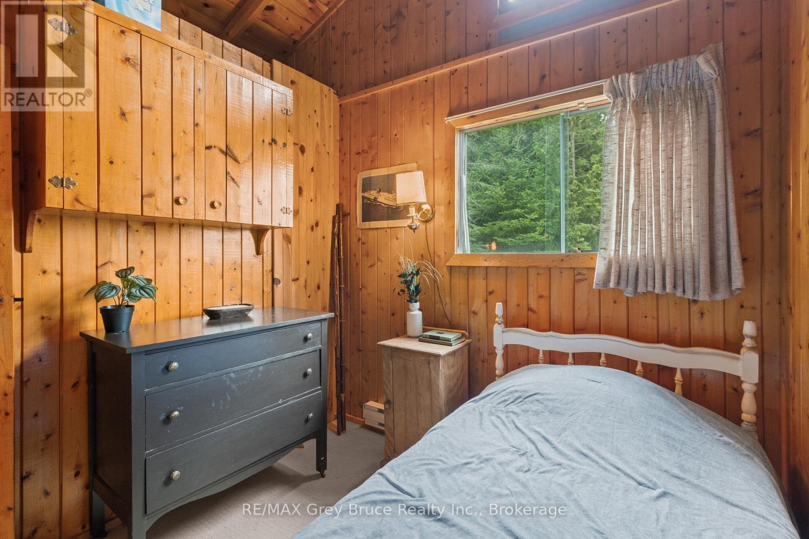 263 Eagle Road, Northern Bruce Peninsula, ON - Indoor Photo Showing Bedroom