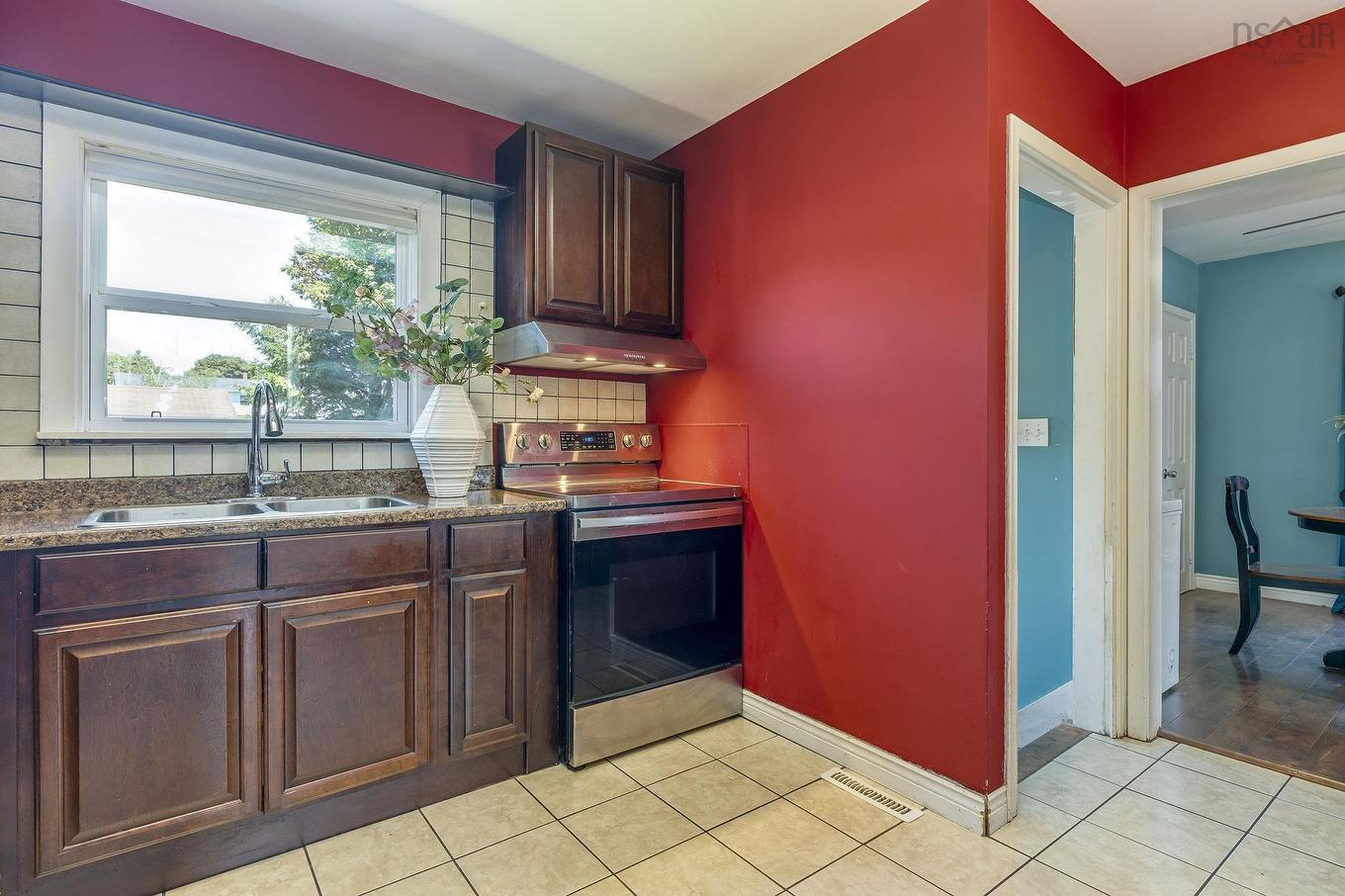10 Westwood Drive, Dartmouth, NS - Indoor Photo Showing Kitchen With Double Sink