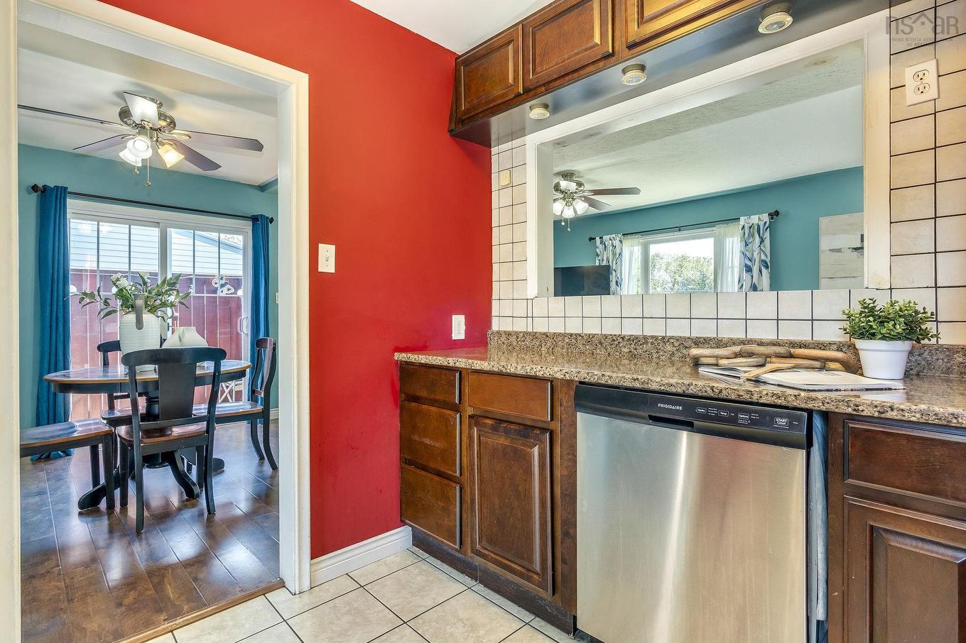10 Westwood Drive, Dartmouth, NS - Indoor Photo Showing Kitchen