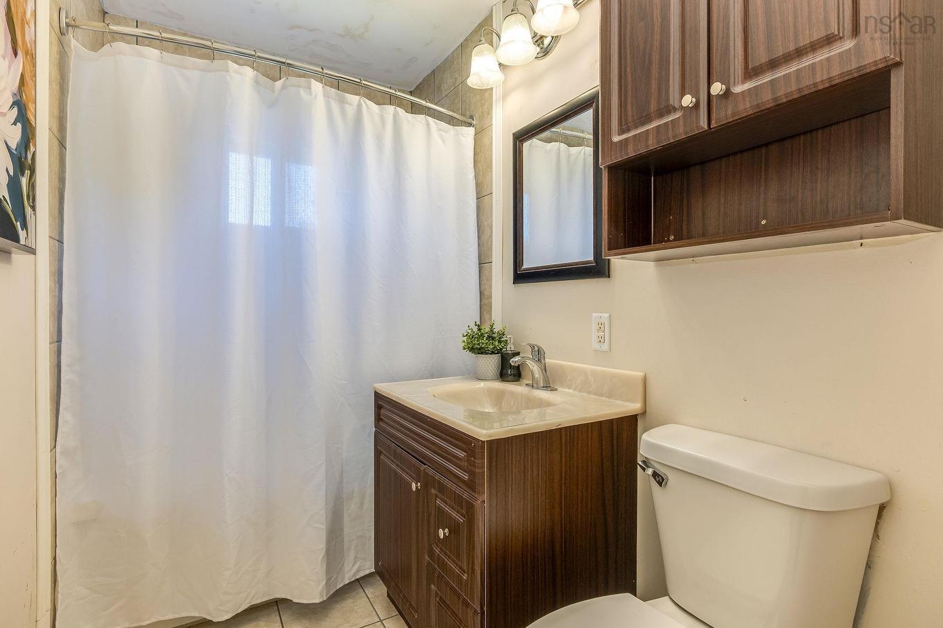 10 Westwood Drive, Dartmouth, NS - Indoor Photo Showing Bathroom