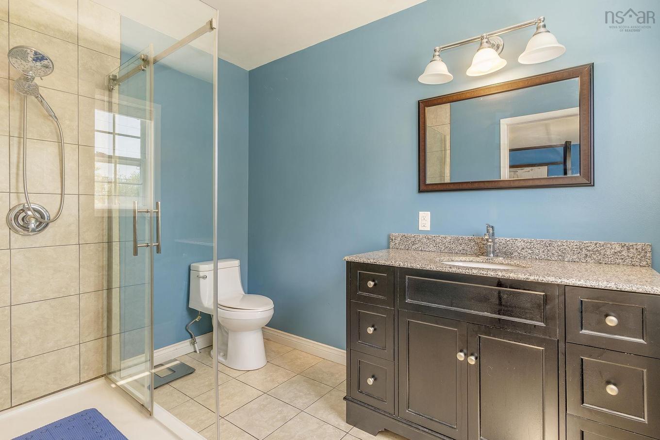 10 Westwood Drive, Dartmouth, NS - Indoor Photo Showing Bathroom