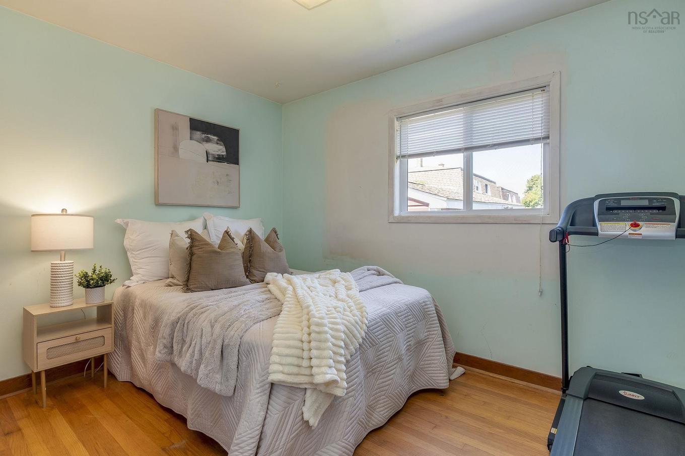 10 Westwood Drive, Dartmouth, NS - Indoor Photo Showing Bedroom