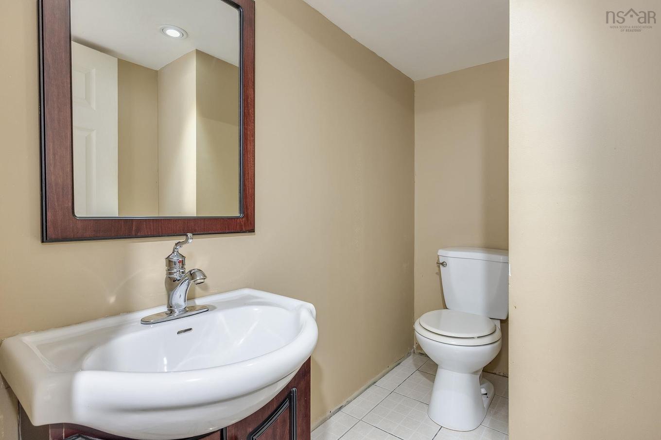 10 Westwood Drive, Dartmouth, NS - Indoor Photo Showing Bathroom