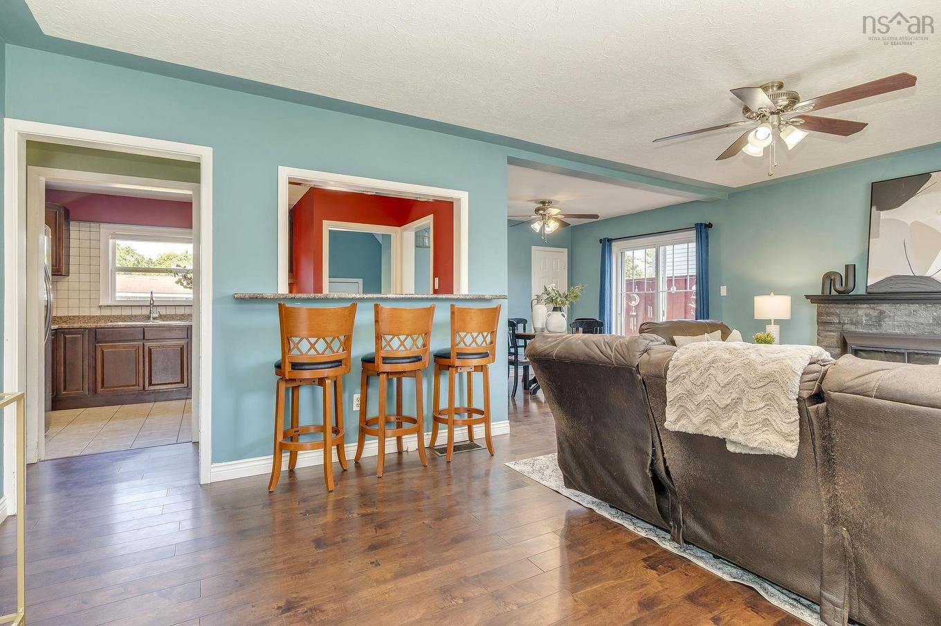 10 Westwood Drive, Dartmouth, NS - Indoor Photo Showing Living Room