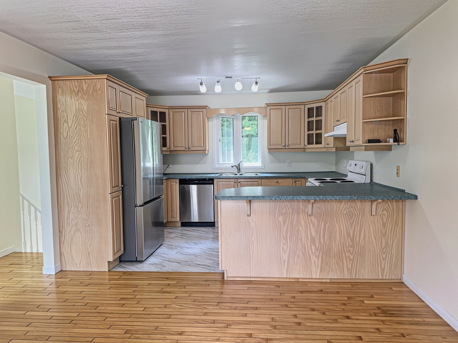 Kitchen - 83 Ch. Hervé-Pigeon, Kipawa, QC - Indoor Photo Showing Kitchen With Double Sink
